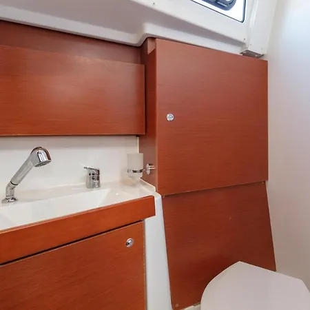 Beneteau Oceanis 38.1.- Anima Maris Iii Sailing Boat 보트호텔