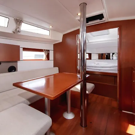 Beneteau Oceanis 38.1.- Anima Maris Iii Sailing Boat 보트호텔 *