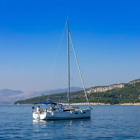 بوتيل Beneteau Oceanis 38.1.- Anima Maris Iii Sailing Boat *